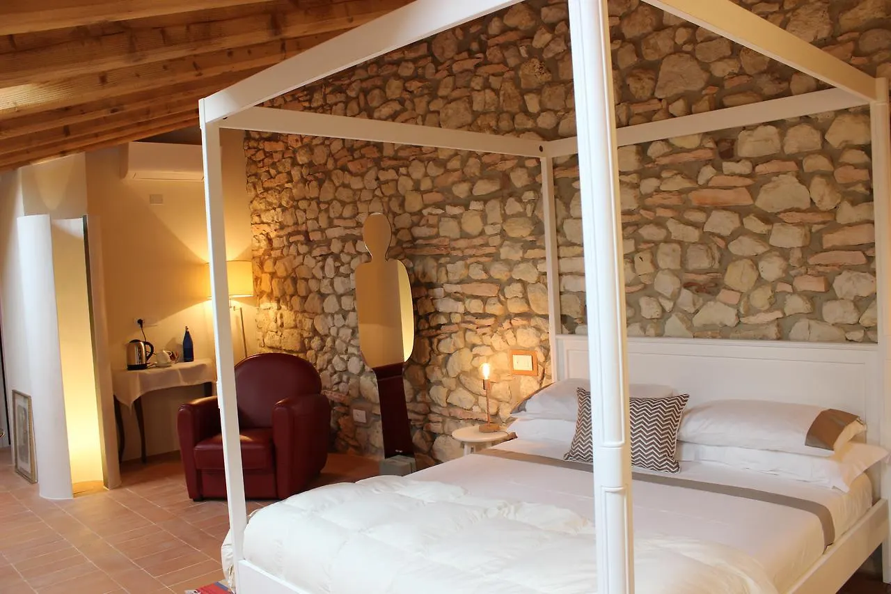 Corte Tre Vigne 마라노 디 발포리첼라 B&B